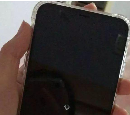 iPhone XR手机无故黑屏是什么原因？有什么好的解决方法吗？