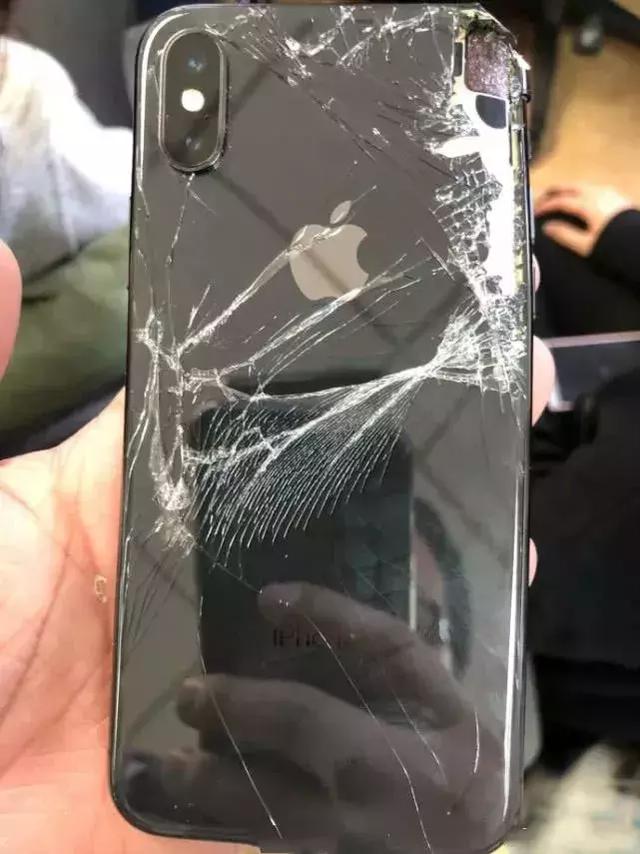  快来看看苹果中国官方给出的iPhoneXS碎屏维修价格！