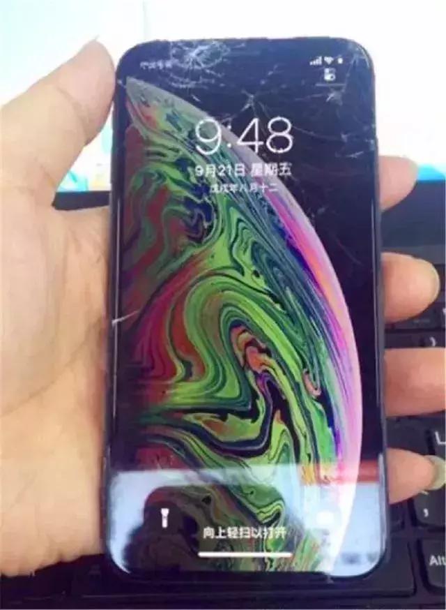 快来看看苹果中国官方给出的iPhoneXS碎屏维修价格！