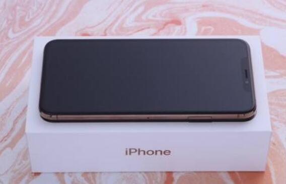 iPhne XS Max突然开不了机怎么办？苹果XS Max开不了机解决方法“><br>
iPhne XS Max突然开不了机怎么办？</p>
<h2>iPhne XS Max突然开不了机原因分析：</h2>
<p>1、出现这种情况大部分iPhne XS Max目前都是在ios12.1系统上，ios12.1系统中在目前还不太完善，在日常使用过程中，或者充电过程中，出现软件冲突，导致iPhne XS Max会出现开不了机的情况。</p>
<p align=