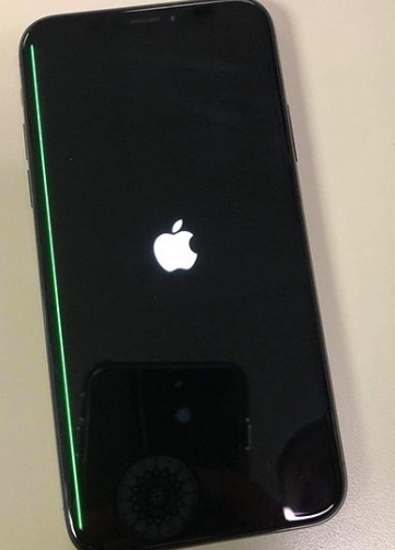 iphoneX手机屏幕为什么会出现绿线？