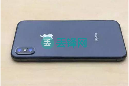 iPhone8 plus打电话听筒有杂音是什么回事？ 