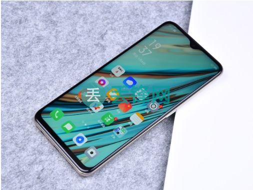 OPPO A9X手机进水后黑屏不显示怎么维修？