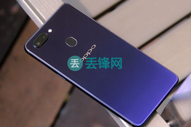 OPPO R15手机扩音孔进水怎么清理？