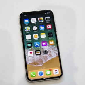 iPhone XR摄像头模糊重影怎么回事_iPhone XR相机黑屏解决方法