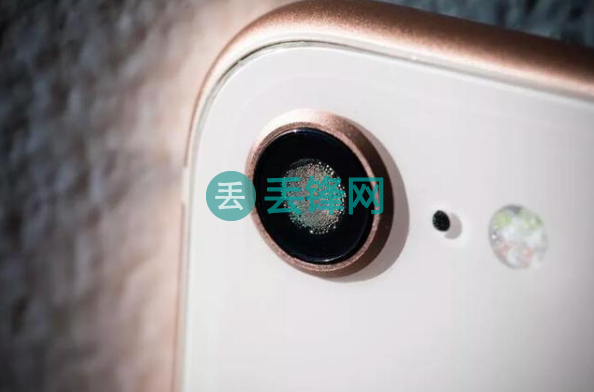 iPhone XS Max手机摄像头有水汽解决方法