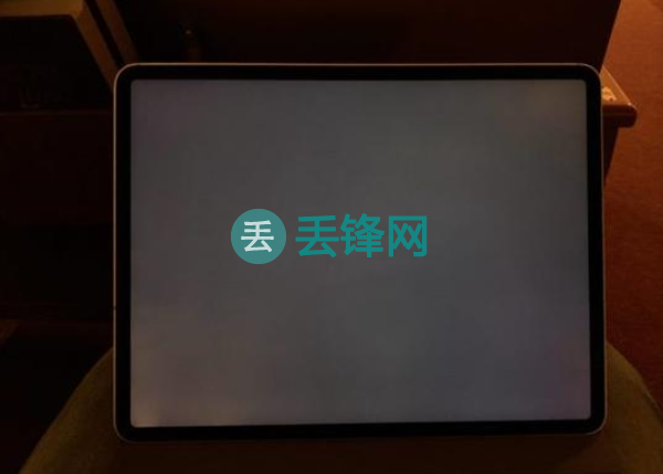 第二代iPad Pro12.9屏幕出现白斑漏光问题
