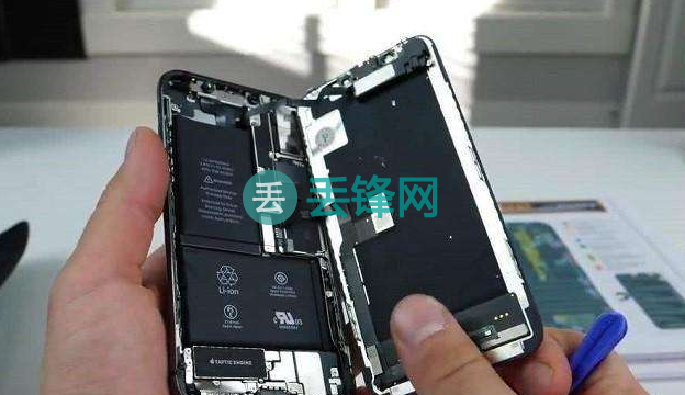 iPhone XR听筒进水导致面容ID失效故障维修流程