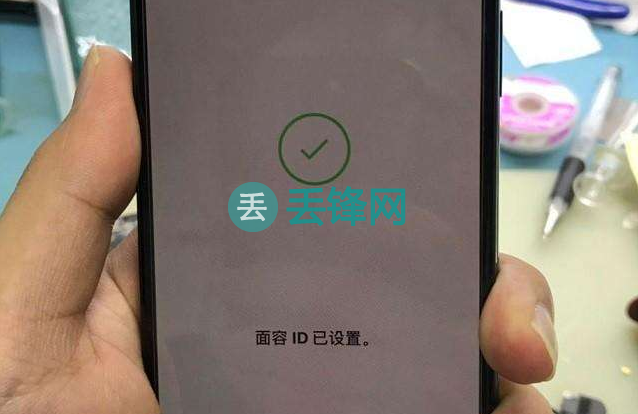 iPhone XR听筒进水导致面容ID失效故障维修流程