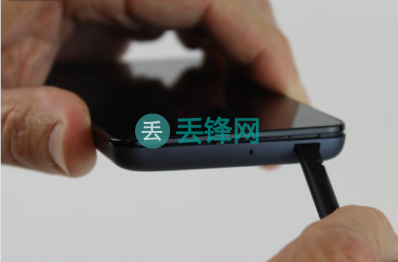 小米Redmi 2 手机更换前置扬声器方法步骤