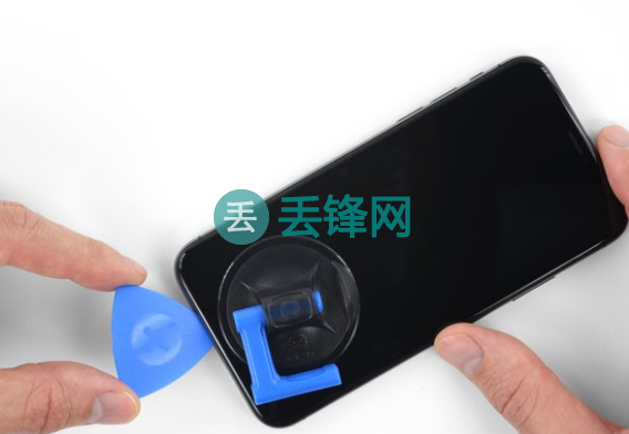 苹果iPhone X手机换扬声器维修教程 