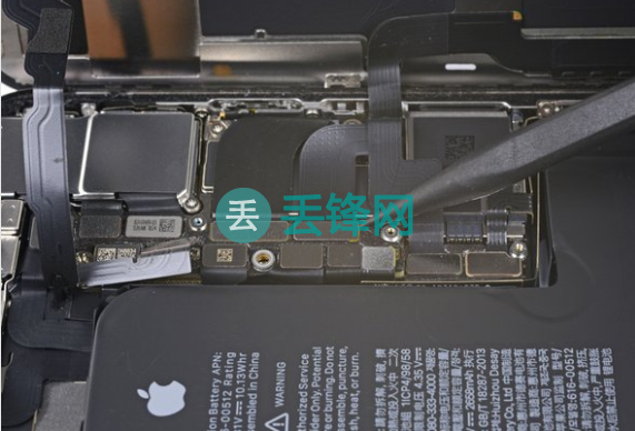 苹果iPhone X手机换扬声器维修教程 