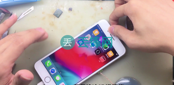苹果iPhone 8Plus手机无服务无基带故障维修教程