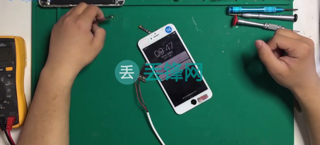 苹果iPhone 6Plus手机触摸屏故障维修步骤