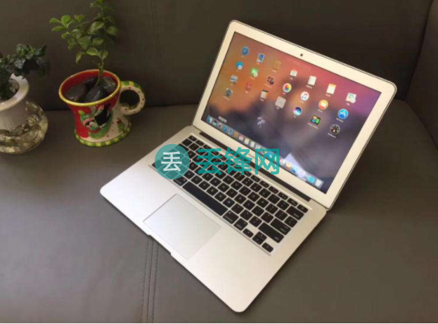 苹果MacBook电脑开机黑屏怎么回事？